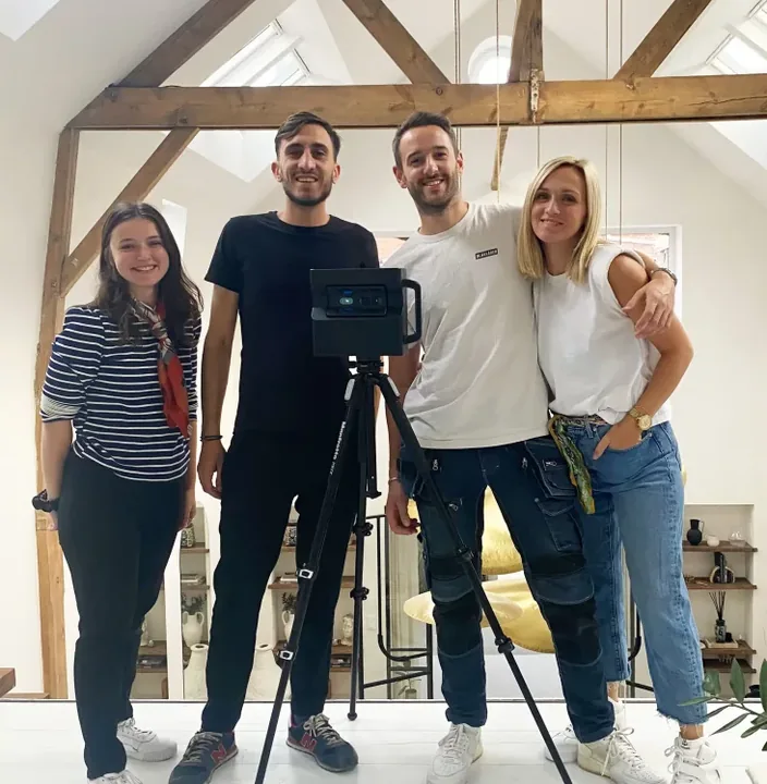 The founders of Vizion and their 360° camera in Toulouse.