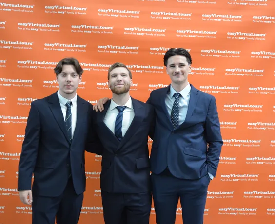 Three members of the network in front of the easyVirtual.tours banner.