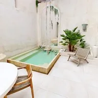 HD photo thumbnail of the patio with its pool
