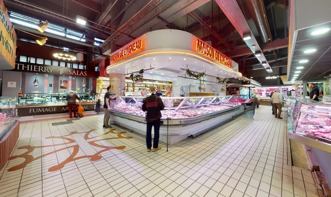 360° view of the stalls at Marché Victor-Hugo in Toulouse