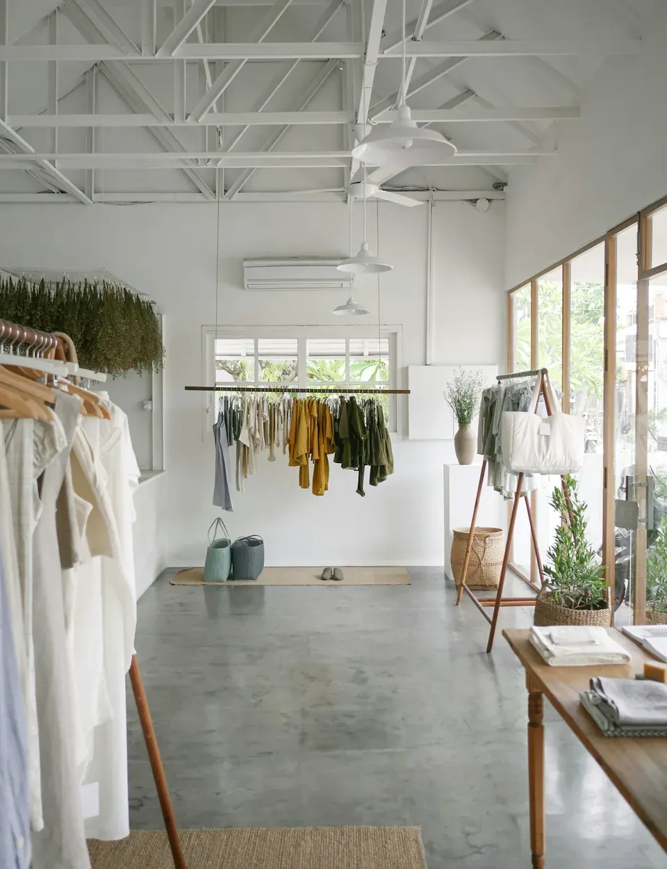 Atmosphere photo for the Retail and services industry