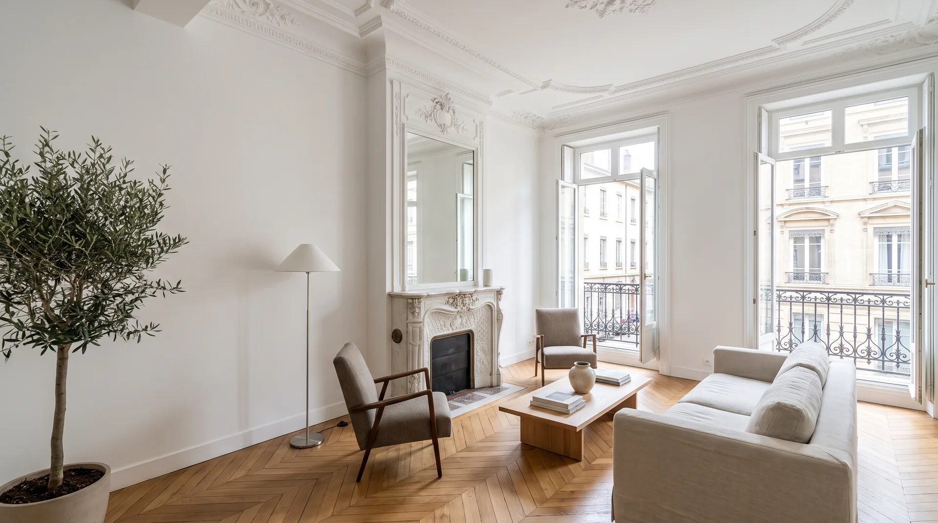 Bright living room in a Haussmann-style flat