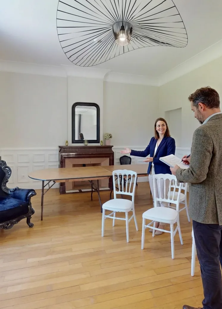 Photo illustrating the profile ‘You manage a character property’