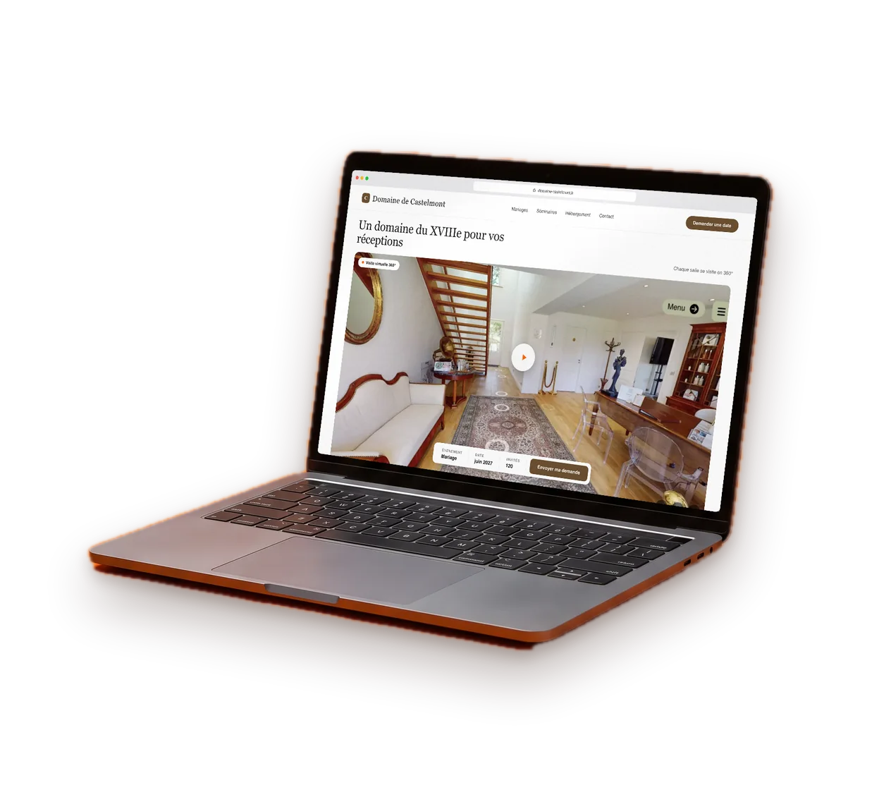 Ordinateur portable affichant le site d'un établissement avec sa visite virtuelle intégrée