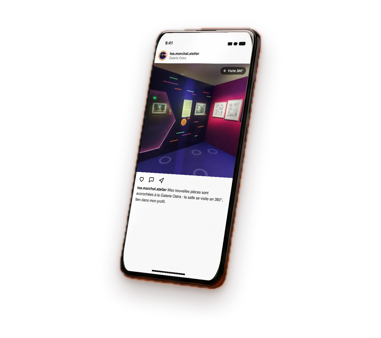 Smartphone affichant une publication sur les réseaux sociaux avec la visite 360°