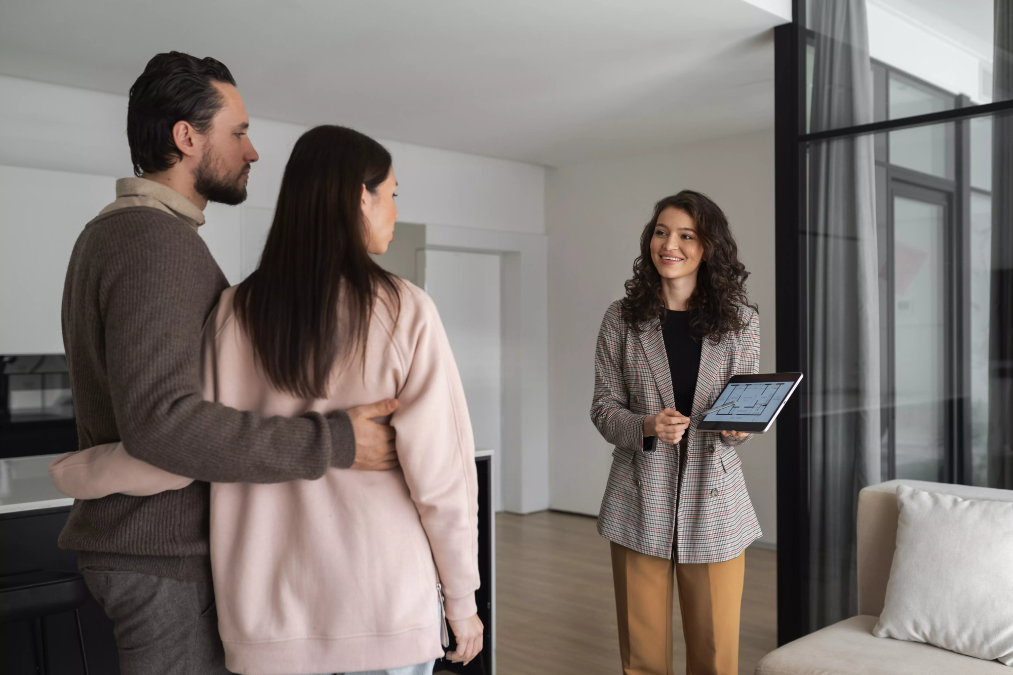 Agent Immobilier avec Tablette