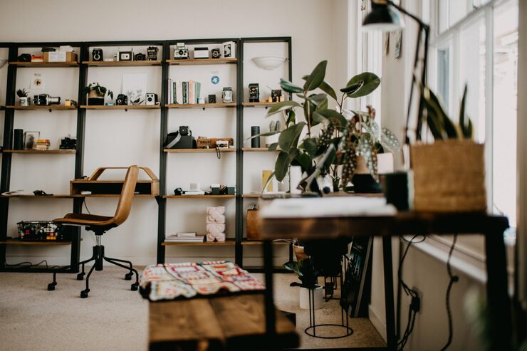 read-view-woman-using-smart-phone_1048944-781929